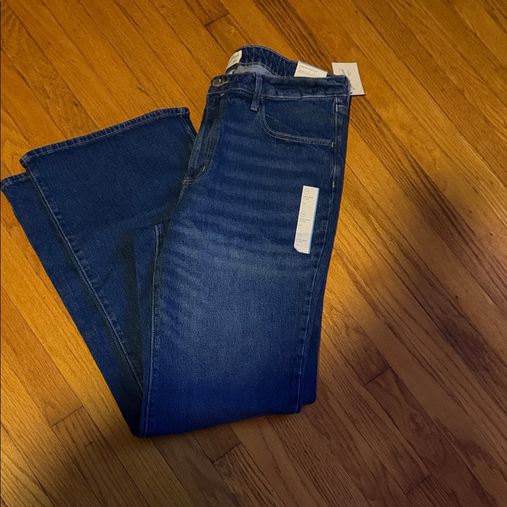 BNWT Universal Thread Women's Dark Blue Flare Leg Jeans 17L